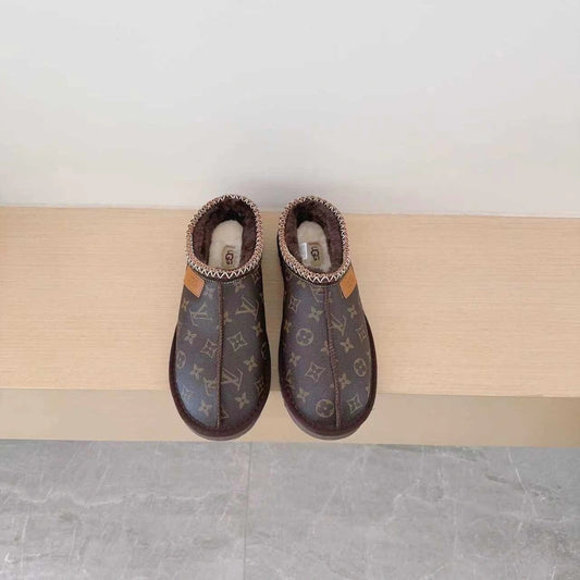 Brown “Crown” Slippers